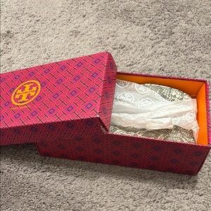 Tory Burch Gray and Cream Flats with Elegant Design